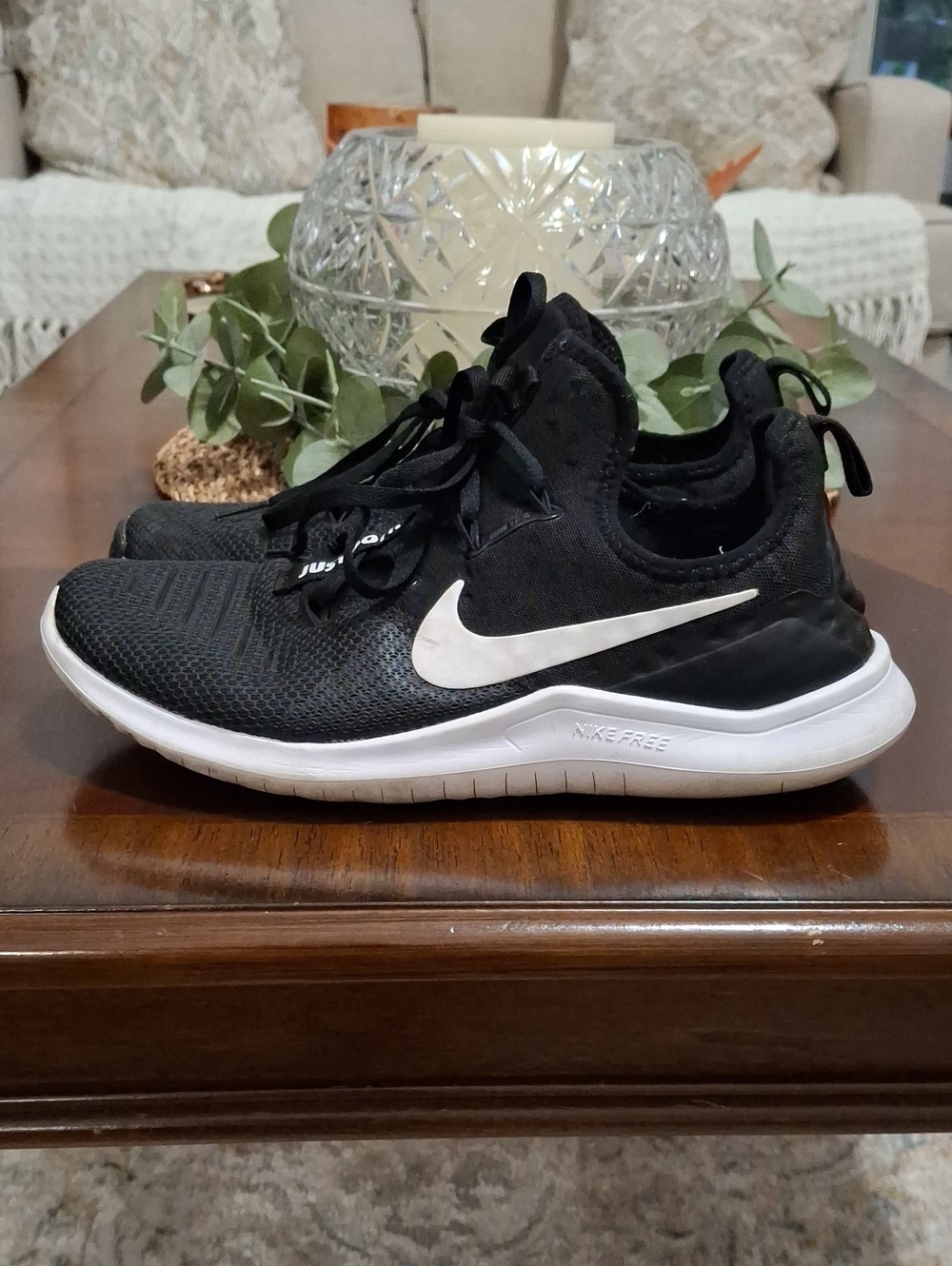 Nike TR8 Black and White Size 8.5 Lightweight Training Sneakers